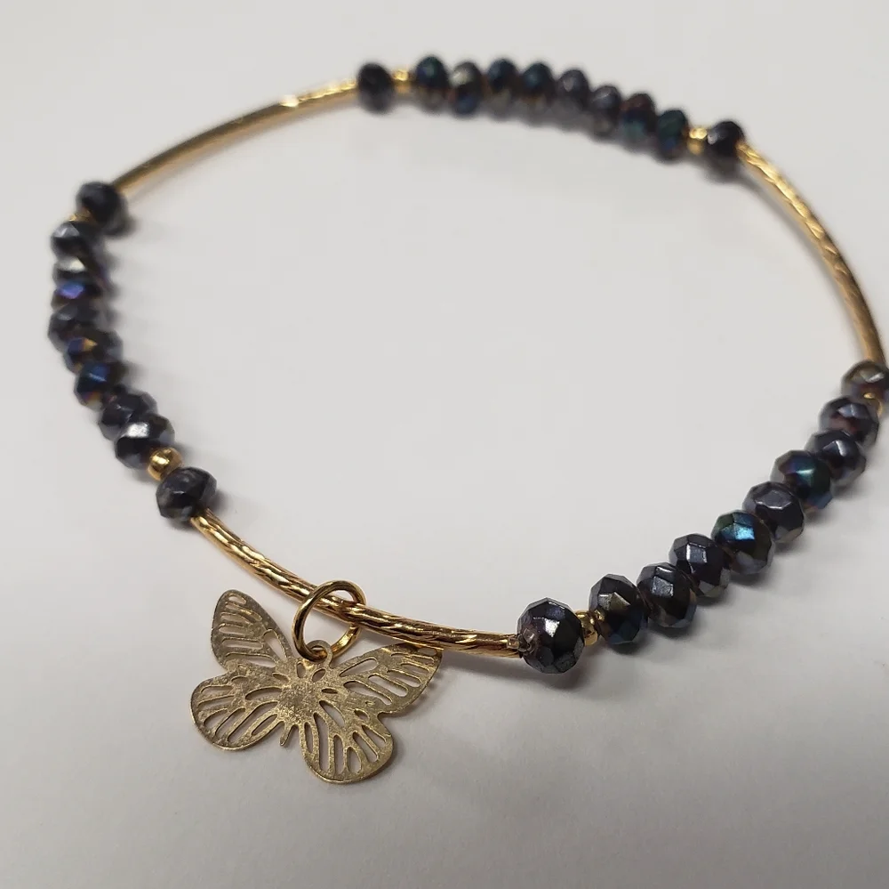 Bracelet, stackable dainty butterfly detail. Single bracelet - Picture 4 of 6
